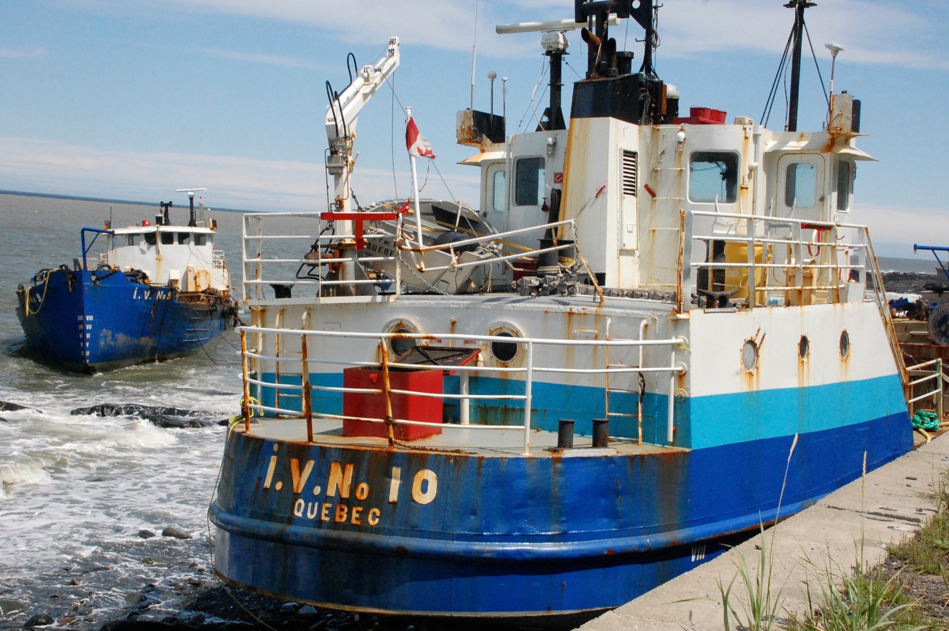L'AnsePleureuse Les barges seront démantelées sur les lieux
