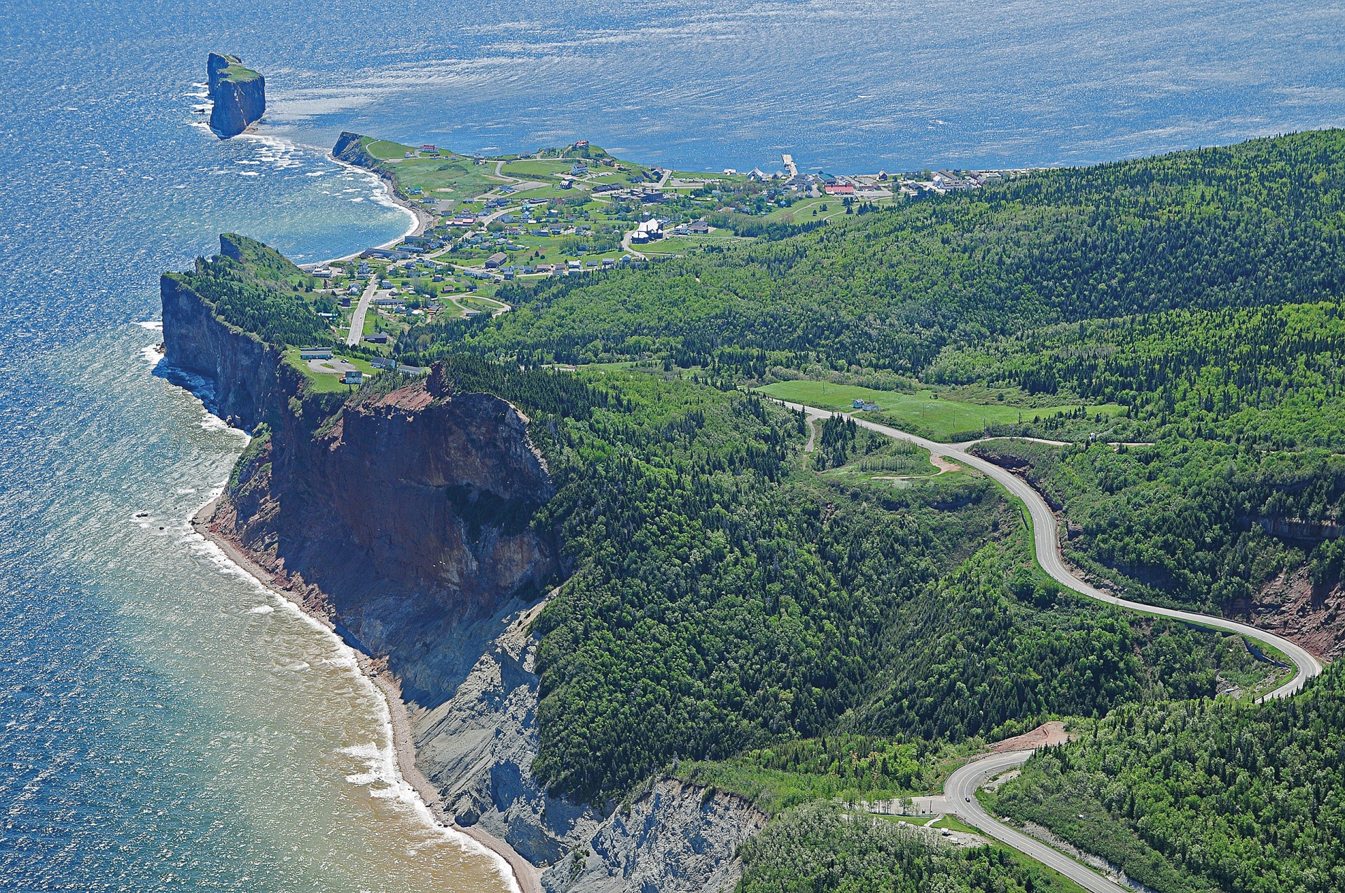La Gaspésie revisitée du haut des airs Graffici Graffici